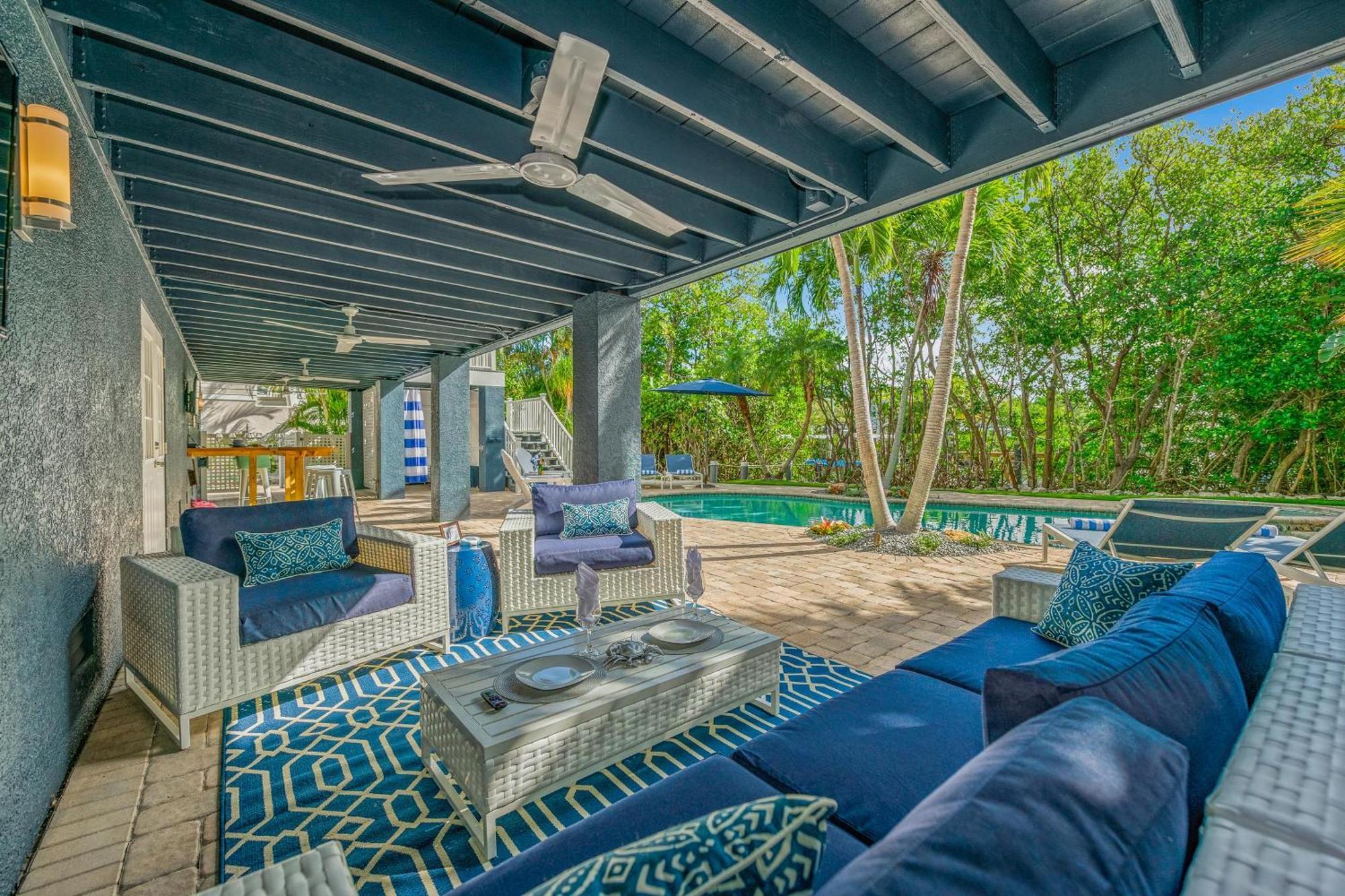 Castle Azul Villa Anna Maria Exterior photo