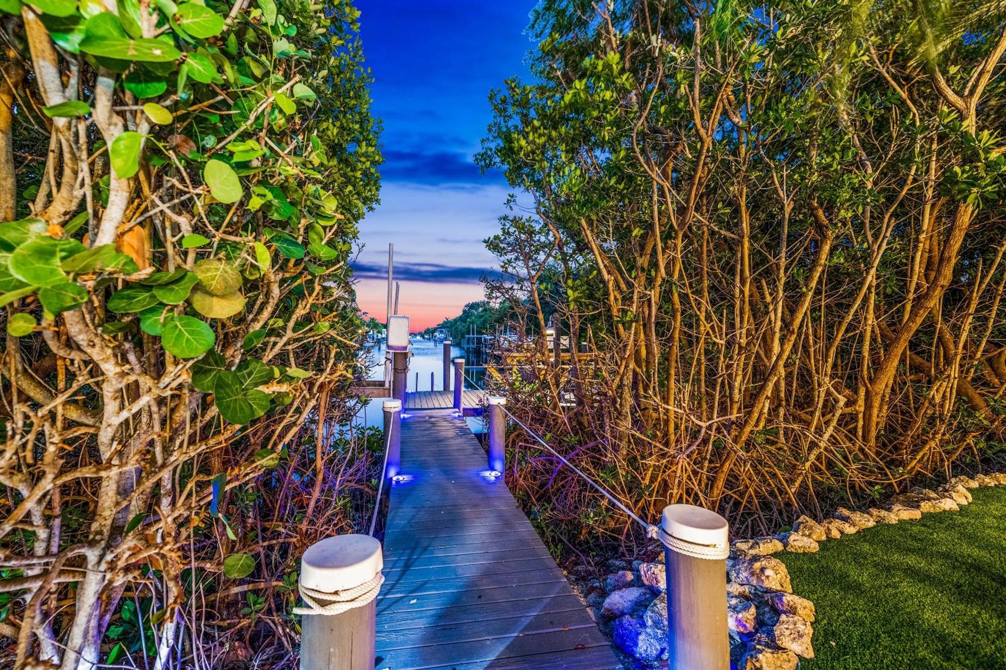 Castle Azul Villa Anna Maria Exterior photo