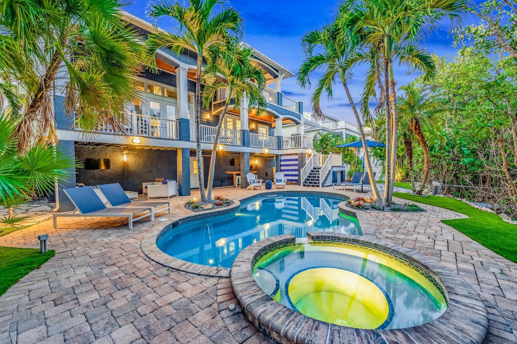 Castle Azul Villa Anna Maria Exterior photo